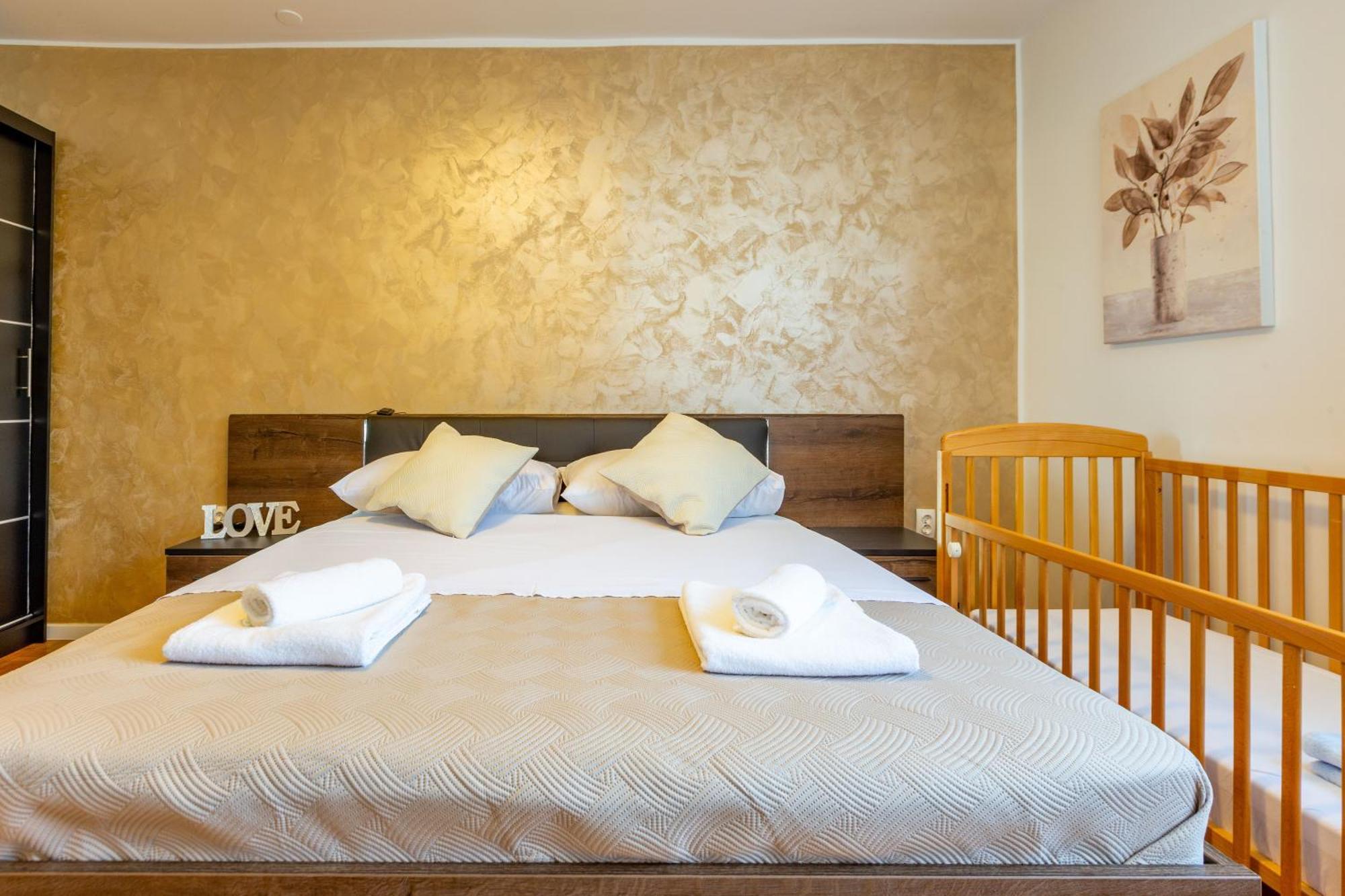Apolon 2Bdr Apartment With Balcony Zadar Eksteriør billede
