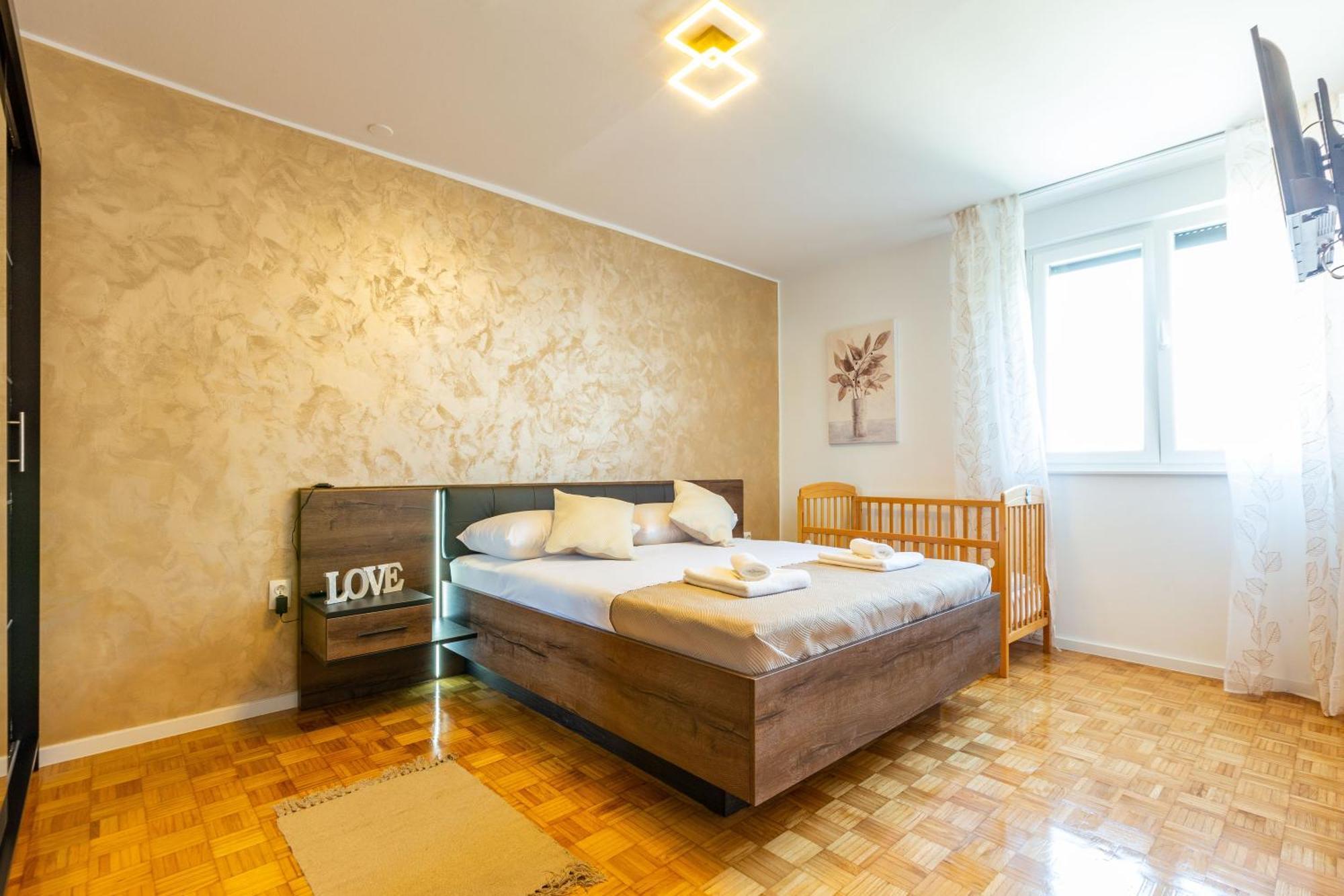 Apolon 2Bdr Apartment With Balcony Zadar Eksteriør billede
